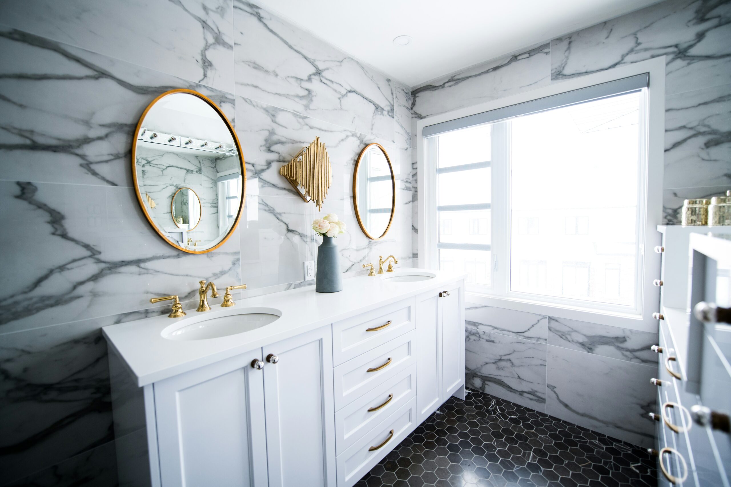 Luigi Spadorcia: Luxury Bathroom Interiors